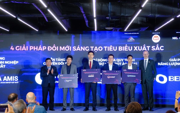 akaBot xuất sắc lọt top 4 giải pháp đổi mới sáng tạo Việt Nam 2023